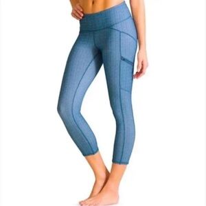 Athleta Static Drifter Capri/Crop Legging